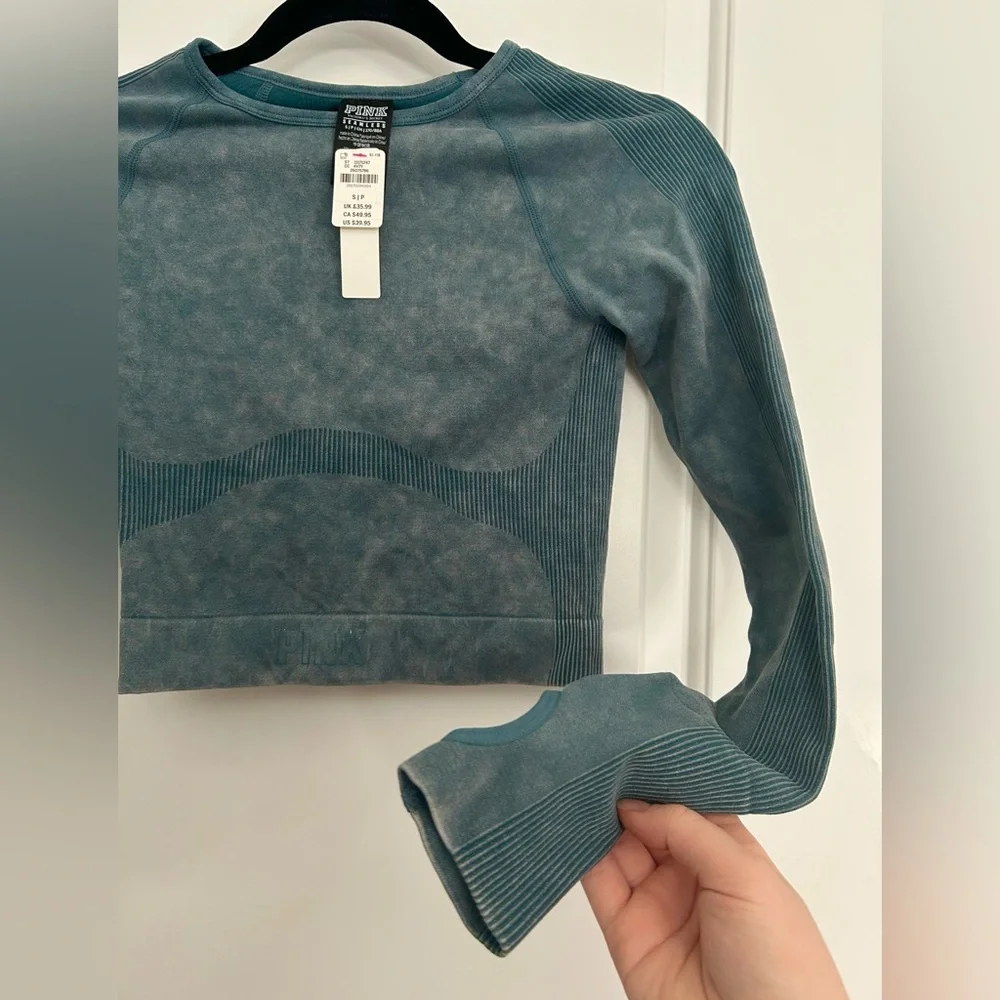 Victoria’s Secret Seamless Cropped Workout Active Long Sleeve Top - Picture 2 of 4